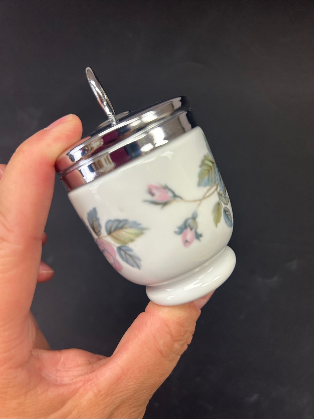 Vintage 3.5 x 2 porcelain egg coddler “June Garland” by Royal Worcester - Picture 4 of 11